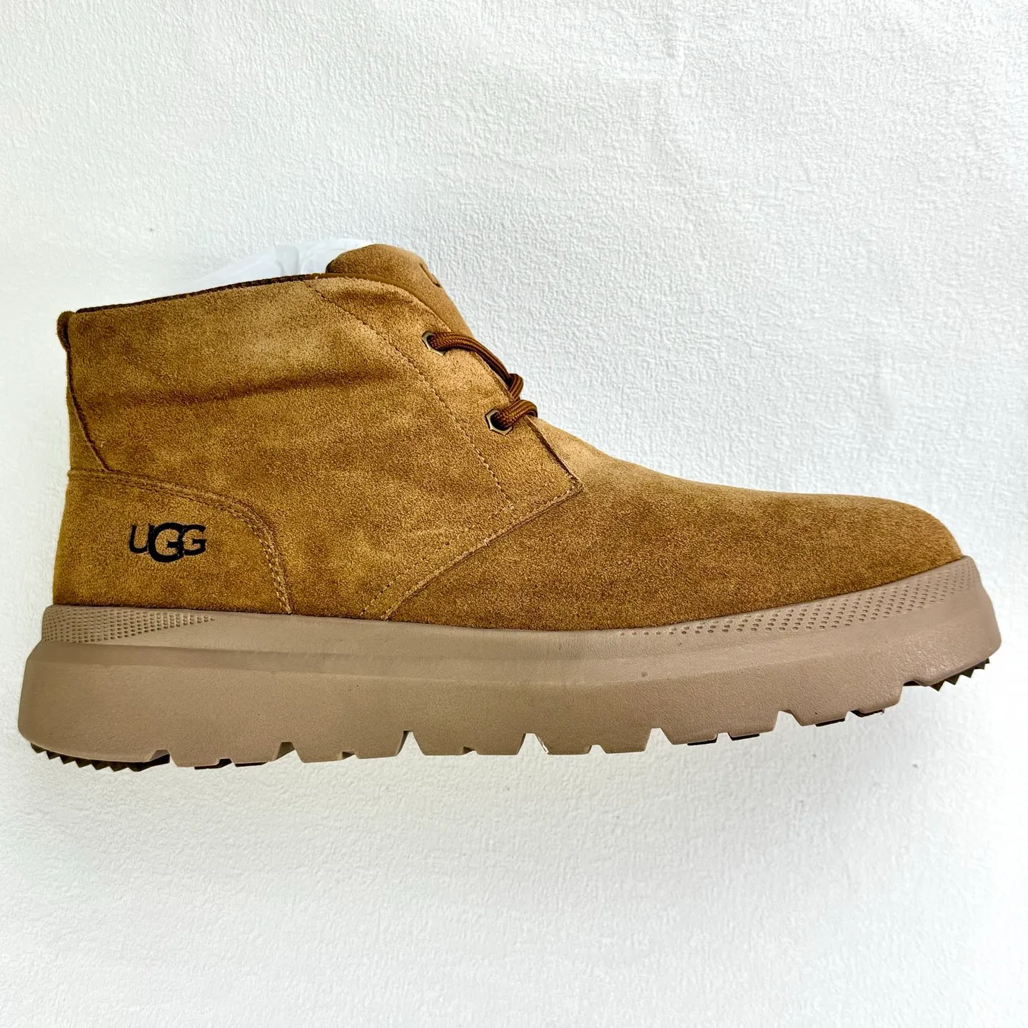 💰640 UGG 1773 Classic autumn and winter sheepskin and fur integrated snow boots. All shoes are made of ZP same factory. Longfeng A-grade Australian imported sheepskin and fur integrated brand OEM production line. Fully follow the ZP process. OEM original pattern maker. Adhering to the principle of no original shoes and no development selection. Pay attention to every detail. The most authentic TREADLITE "light wing" technology outsole on the market. Lightweight/durable/flexible/pile type [solemn after-sales commitment] If there are major quality problems such as degumming/broken bottom within one month, we will directly replace it with a new one for you! Size: 40 41 42 43 44